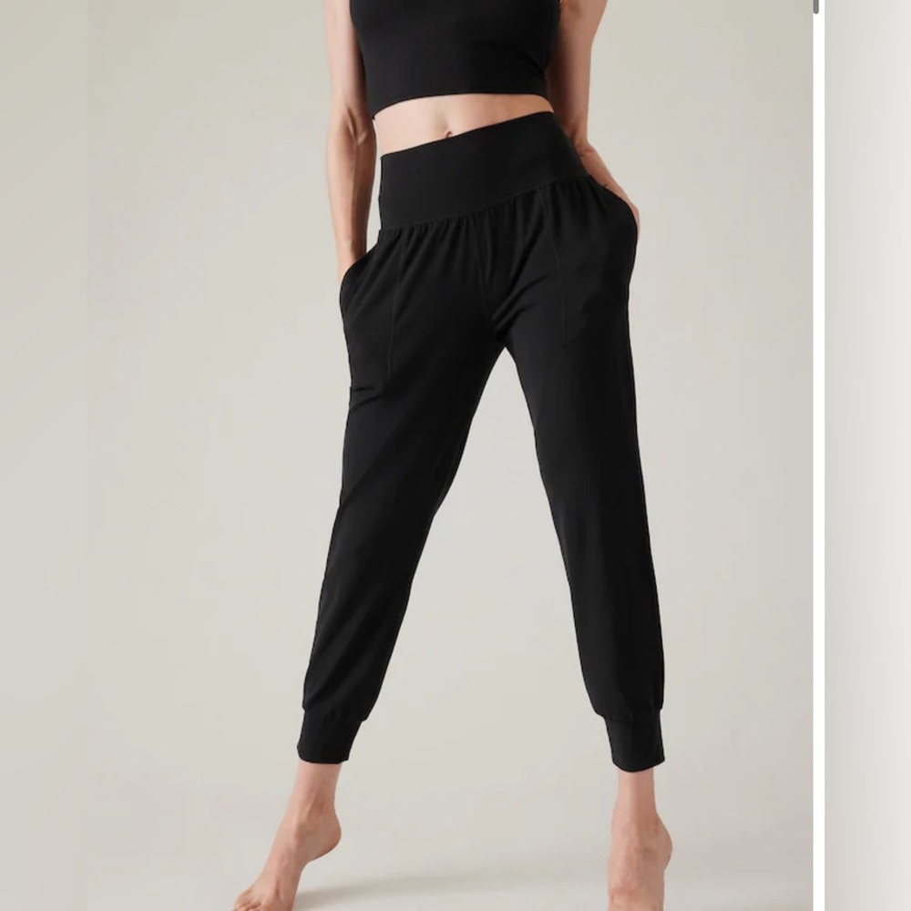Athleta Black Salutation Joggers